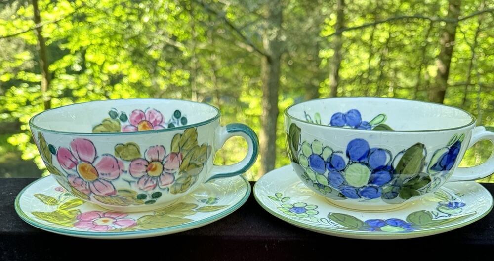 2 ITALIAN HAND-PAINTED FAIENCE SOUP BOWLS & SAUCERS EUC -A87